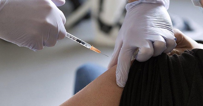 Köy okullarındaki öğretmenlere aşı uygulanmasına başlandı
