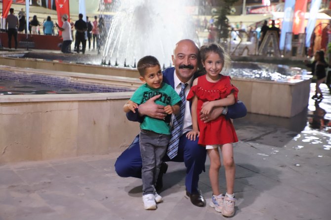 Hakkari Emniyet Müdürü Pınar'ın çocuk sevgisi