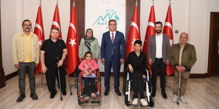 Vali Akbıyık'tan engellilere destek