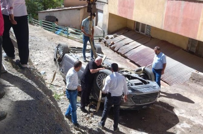 Hakkari MHP il başkanı şoförü kaza yaptı