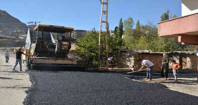Hakkari Kantar ve Medrese'de asfalt çalışması