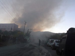 Hakkari’de yurt binasında kokutan yangın