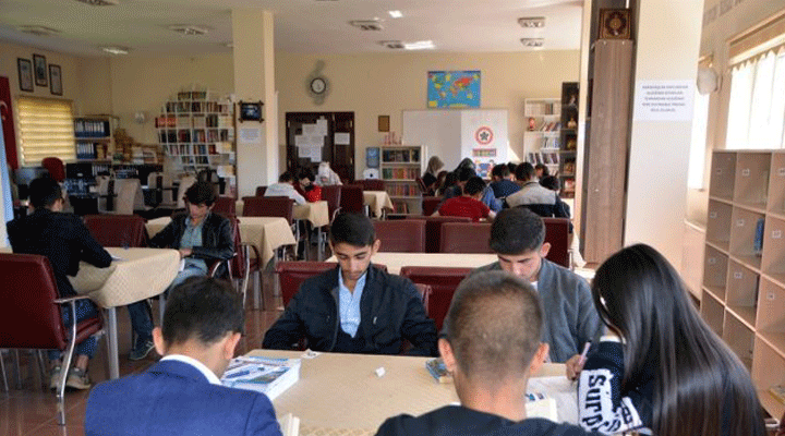 Kitap Kafe'ye Yüksekovalı gençlerden yoğun ilgi