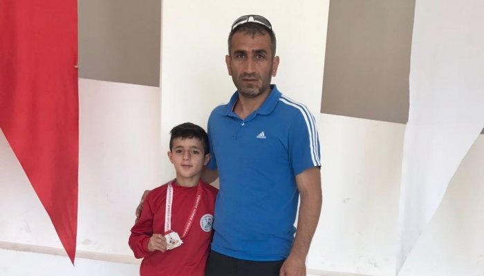 Hakkarili minik güreşçi Türkiye ikincisi oldu