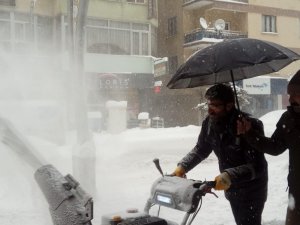 Hakkari Belediyesinden Kar Temizleme Çalışması