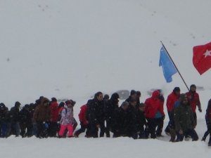 Hakkari'de Sarıkamış şehitleri için yürüyüş düzenlendi