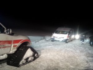 Hasta almaya giden ambulans mahsur kaldı