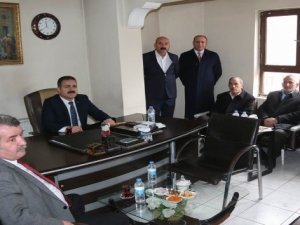 Vali Akbıyık'tan kanaat önderi Pirozbeyoğlu'na ziyaret