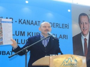 Bakan Soylu, Hakkari'de kanaat önderleri ve STK temsilcileriyle bir araya geldi