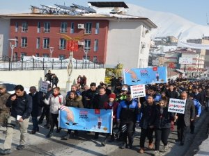 Hakkari'de trafik farkındalık yürüyüşü düzenlendi