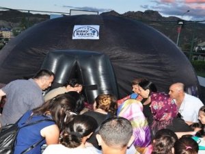Belediyenin Kurduğu Uzay Çadırına Çocuklardan Büyük İlgi