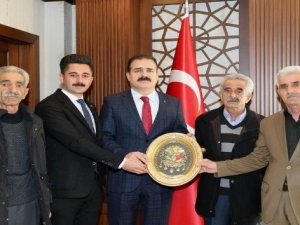 Şehit ailelerinden Vali Akbıyık'a ziyaret