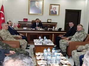 Vali Akbıyık'tan Derecik ve Şemdinli ilçelerine ziyaret