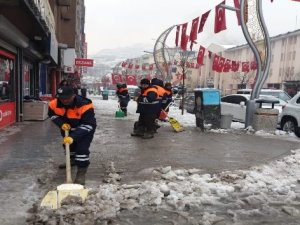 Kent merkezinde karla mücadele çalışması