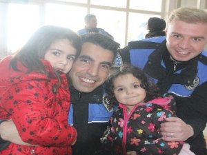 Hakkari polisi sevindirmeye devam ediyor