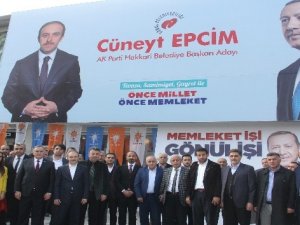MHP Grup Başkan Vekili Akçay Hakkari'de
