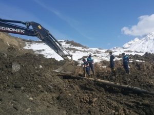 Heyelan içme suyu şebek hattına zarar verdi