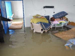 Yüksekova'da ev sular altında kaldı