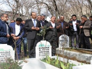 AK Parti'den seçilen başkandan Budak'ın mezarına ziyaret