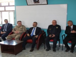 Kaymakam Kendüzler'den okula ziyaret