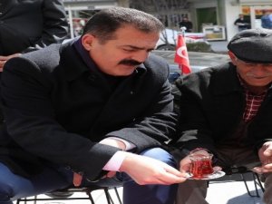 Vali Akbıyık, vatandaşla çay içip sohbet etti
