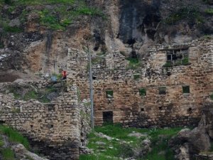 Çukurca'nın 400 yıllık taş evleri restore ediliyor