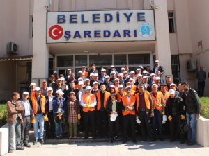 Eşbaşkan Karaman ve Belediye Çalışanları Çöp Topladı