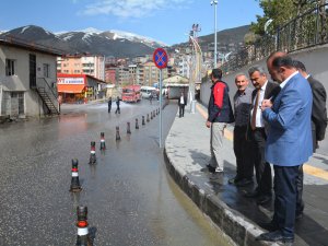 Hakkari Belediyesi Yıkama ve Temizlik Çalışması Yapıyor