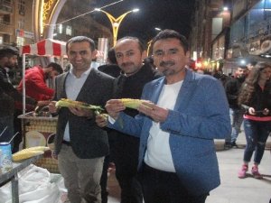 Mısır tezgahları, işsizlerin geçim kaynağı oldu