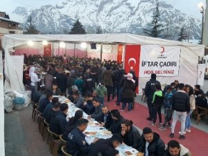 Kızılayın iftar çadırına ilgi