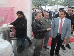 Vali Akbıyık'tan iftar çadırına ziyaret