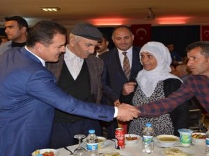 Vali Akbıyık engelli vatandaşlarla iftarda buluştu
