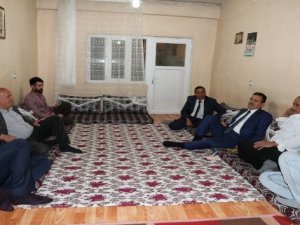 Vali Akbıyık. Demiryent ailesinin iftar sofrasına konuk oldu