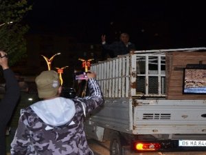 Sahur vakti Hakkari sokaklarında albüm tanıtımı