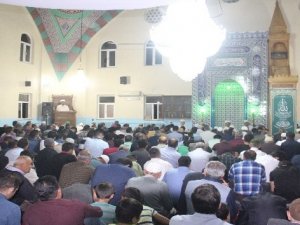 Hakkari'de Kadir gecesi programı düzenledi