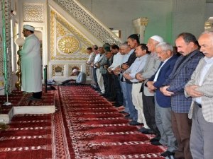 Muhammed Mursi için gıyabi cenaze namazı