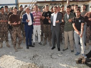 Hakkari'de şehitler için kurban kesildi