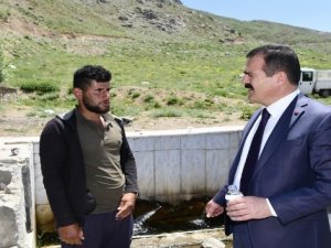 İlk kez vali gören vatandaş şaşkınlığını gizleyemedi