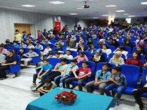 Hakkari'den gençlik ile iletişim konferansı düzenlendi