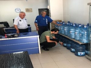 Hakkari'de ambalajlı su satışı yapan depolar denetlendi