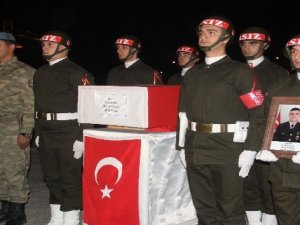 Şehit Gezer için Hakkari'de tören düzenlendi