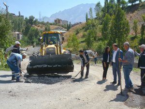 KARŞIYAKA VE YENİ MAHALLE’DE YOLLAR ONARILIYOR