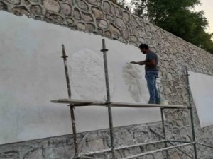 Çukurca girişine yöresel motifler yapılıyor