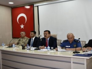 Hakkari'de "Güvenli okul güvenli gelecek" toplantısı