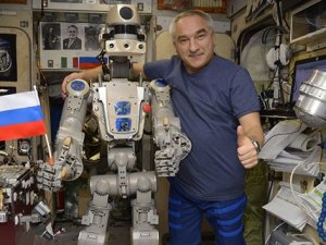 Rusların uzaya gönderdiği ilk insansı robot Dünya'ya döndü