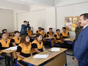 Öğrencilere üniversiteye hazırlık kaynak kitabı desteği