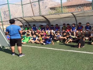 Hakkari'de Fenerbahçe futbol okulu açıldı
