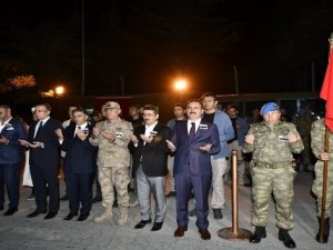Hakkari'de şehitler için tören düzenlendi