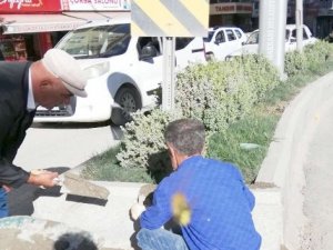 Hakkari'de refüj onarım çalışması