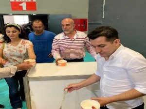 Vali yardımcısı Duruk, fuarda misafirlere ‘devin' çorbası ikram etti
